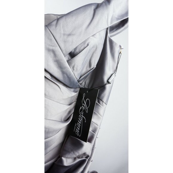 New 428$ La Femme Women's 4 Platinum Off the Shoulder Ruched Satin Trumpet Gown - Picture 5 of 8